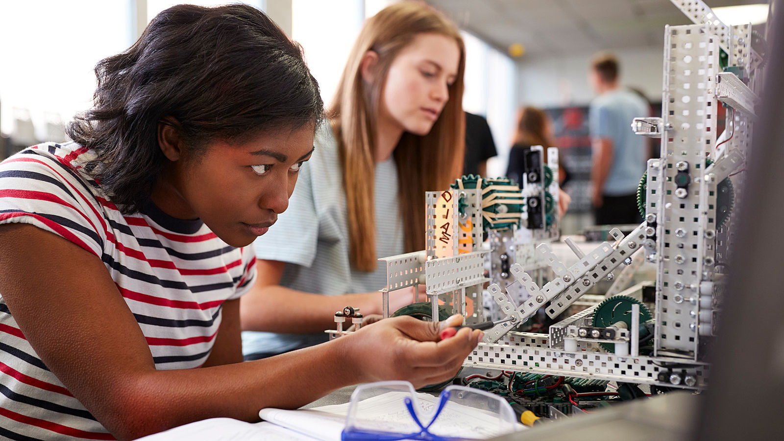 Engineering Education opportunity: Pass on your knowledge to young people 