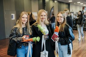 Gruppe von drei Studentinnen