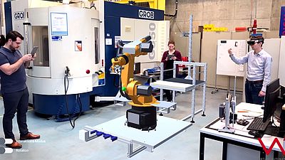 Drei Personen in einem Labor Maschinenbau mit virtuelle Brillen