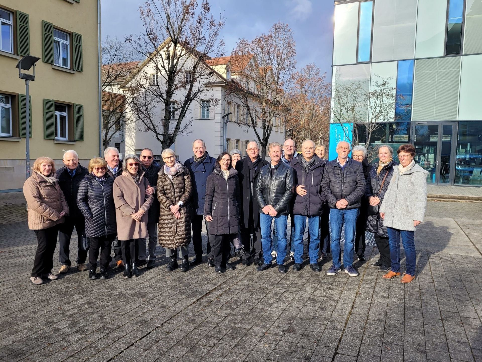 Absolventen von 1980 mit Familien und ehemaligen Professoren der Hochschule Esslingen