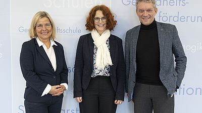 Prof. Dr. Karin Reiber und ihre Doktorandin Jutta Mohr sowie ein weiterer Betreuernn