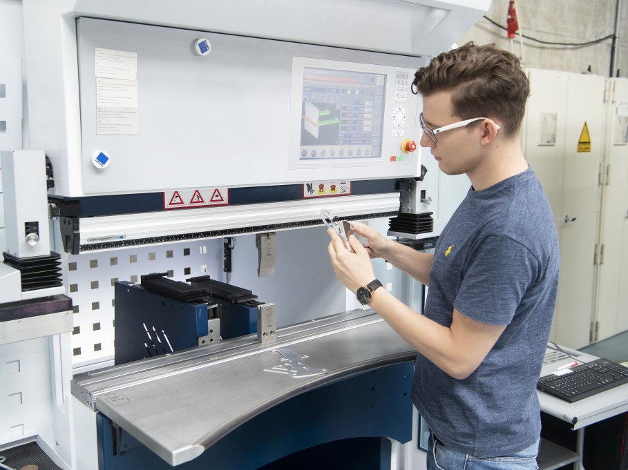 Studierender im Labor