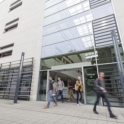 The building in Göppingen from outside with a couple of students in front of it.