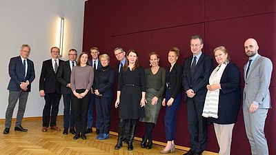 Gruppenfoto Vertreter der Hochschule Esslingen und der niederländischen Delegation im Senatssaal
