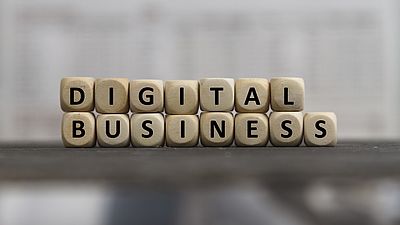 Digital Business auf Würfel geschrieben