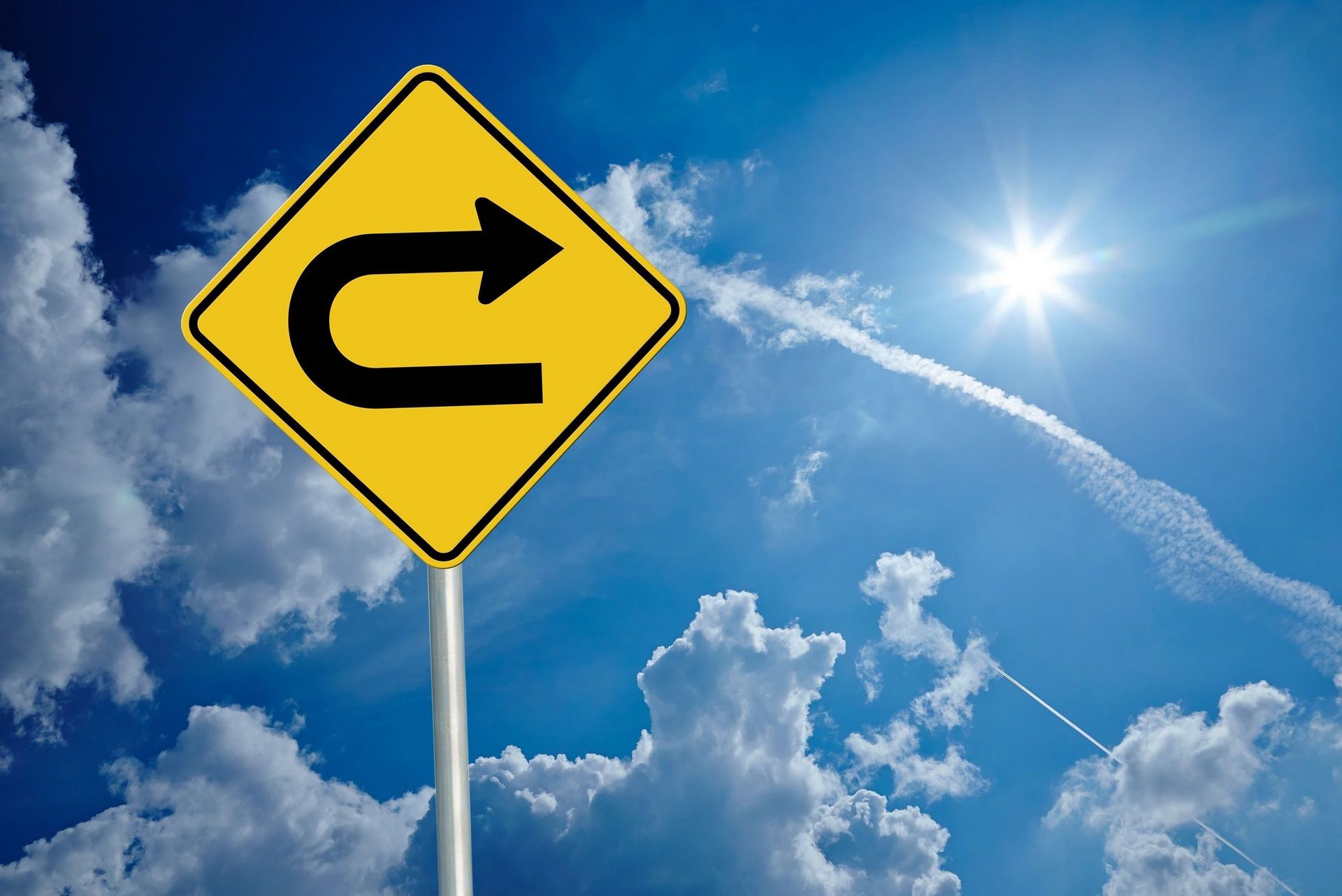 Energiewende 33 / Schild "U-Turn", Himmel und Sonne