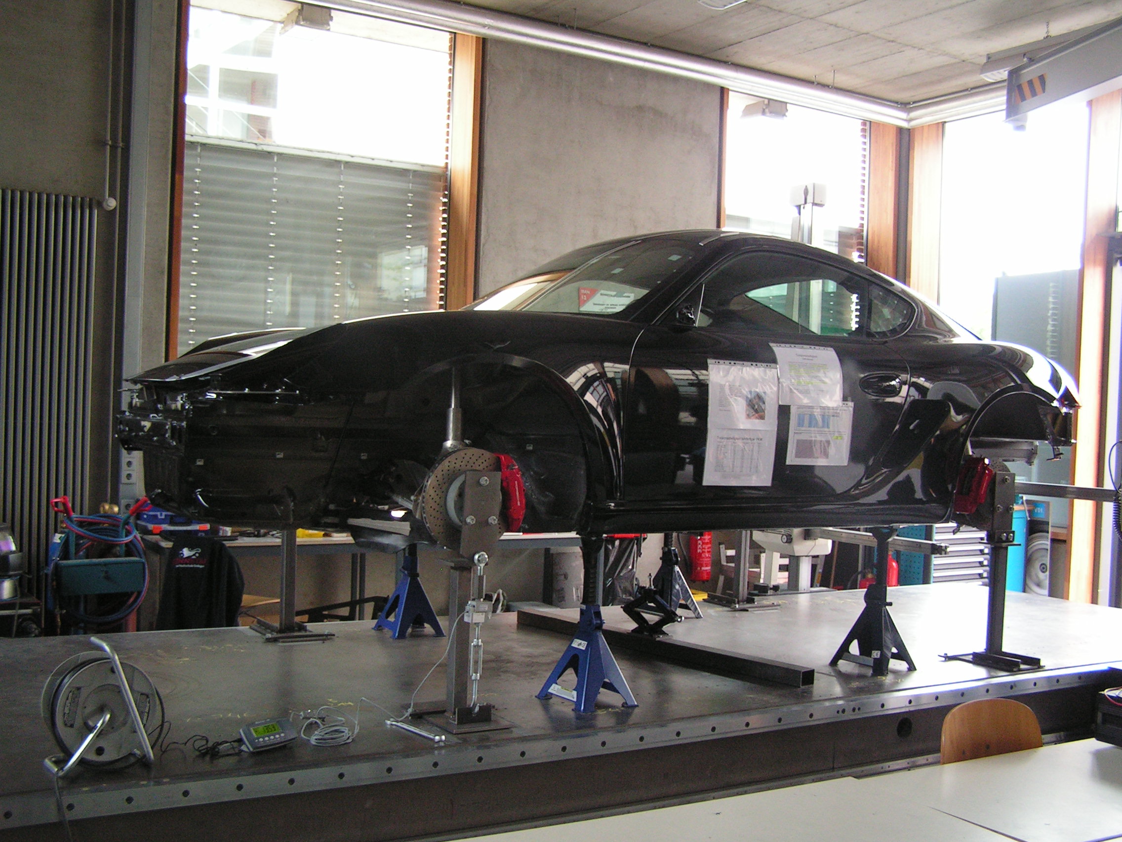 Workshop and test facilities Photo: Esslingen University/ Faculty of Automotive Engineering 