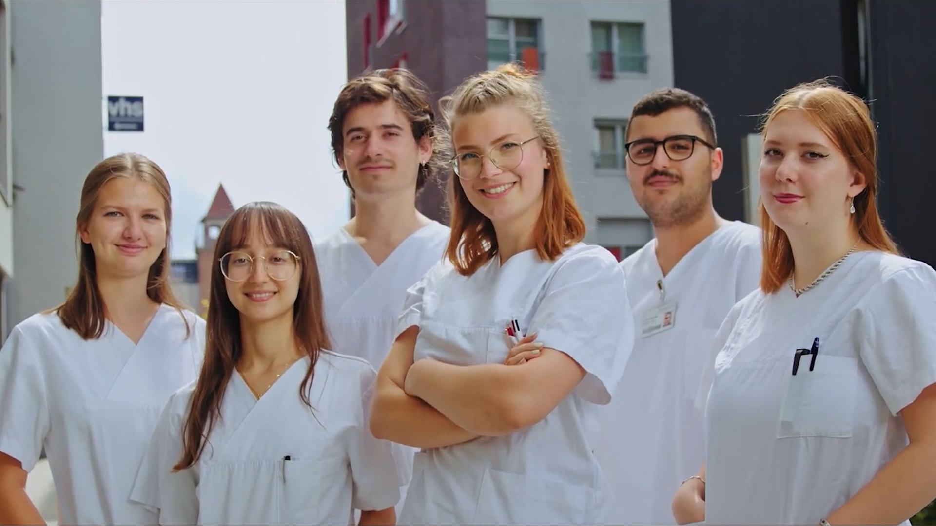 Together with other students, you will receive the theoretical and practical training to work in nursing.